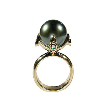 Queen Ring with Tahitian Pearl and Green Tourmaline in 9ct Ina Gold