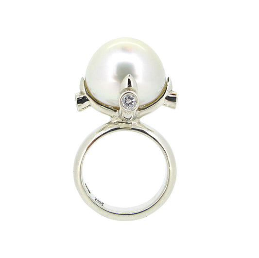 Queen Ring in White Gold with White South Sea Pearl and Diamonds in 9ct White Gold